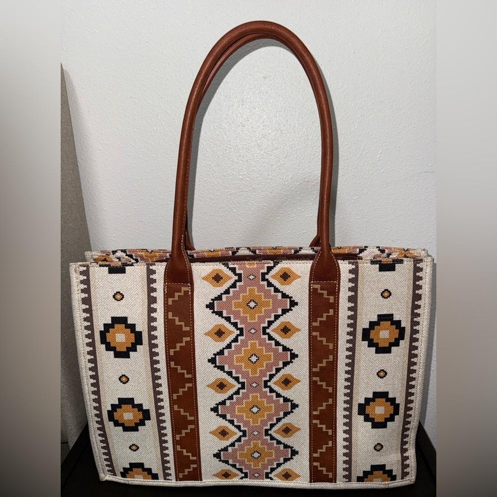 Wrangler Geometric/Aztec Woven Brown and Cream Tote - Picture 2 of 3